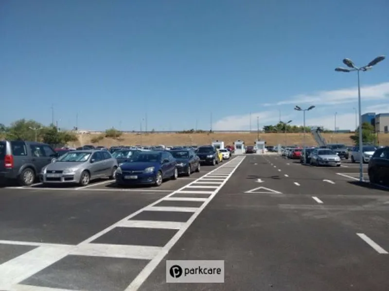 Vista lateral aparcamiento Aparca and Go Madrid